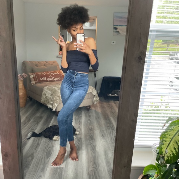 Black Off Shoulder Croptop - Picture 2 of 16